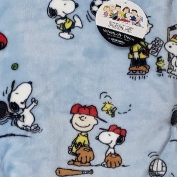 Peanuts Snoopy Sports Blanket Throw - Picture 5 of 5